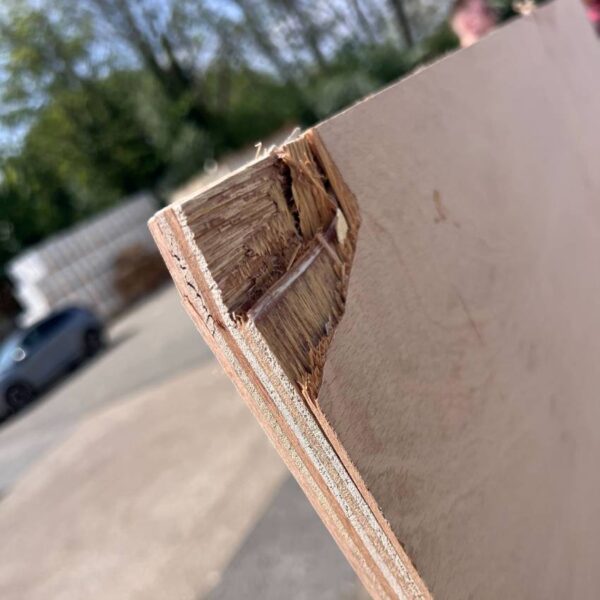 Damaged Stock 18mm Beech Faced Chinese Hardwood Jade 72 External Grade Plywood B/BB CE2+ 2440mm x 1220mm (8′ x 4′) FSC®
