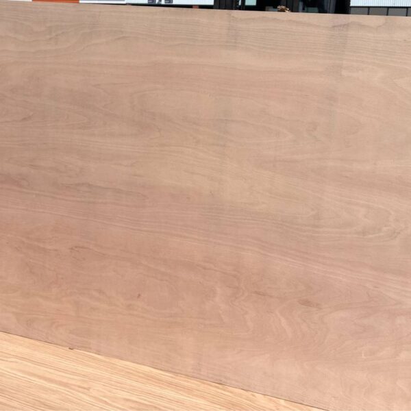Damaged Stock 18mm Beech Faced Chinese Hardwood Jade 72 External Grade Plywood B/BB CE2+ 2440mm x 1220mm (8′ x 4′) FSC®