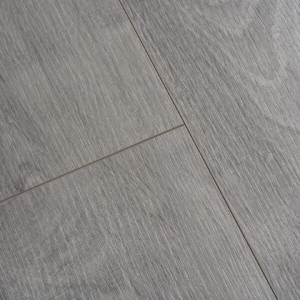 8mm Laminated Flooring Bromo Oak 1331mm x 194mm (2,07m2 Pack)