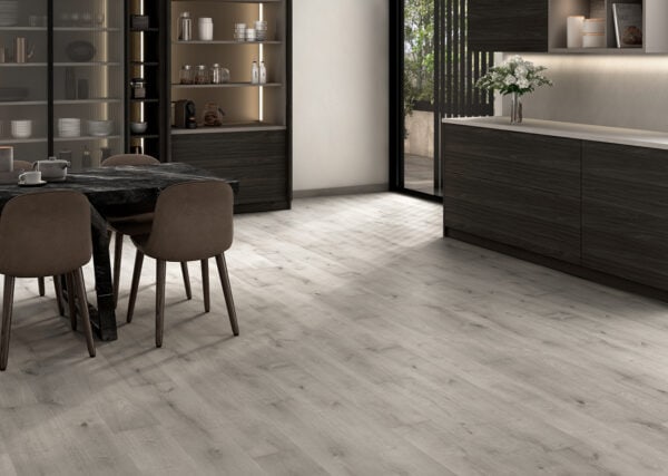 8mm Laminated Flooring Calcic Oak 1331mm x 194mm (2,07m2 Pack)