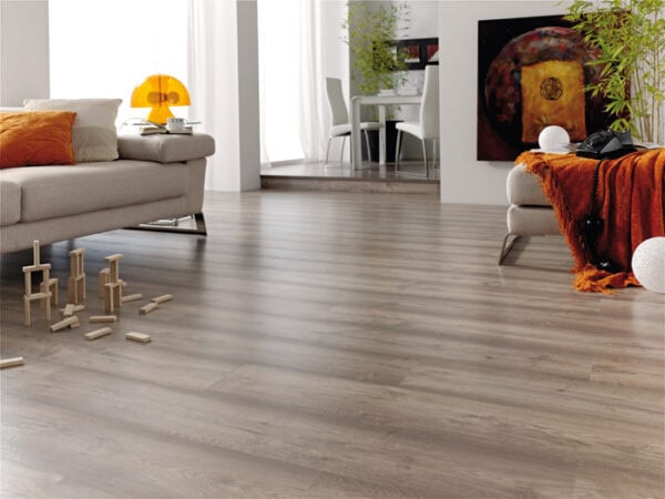 8mm Laminated Flooring Columbia Oak 1331mm x 194mm (2,07m2 Pack)