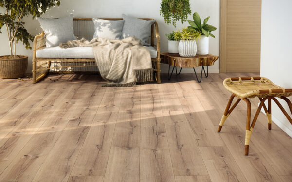 8mm Laminated Flooring Obelisque Oak 1331mm x 194mm (2,07m2 Pack)