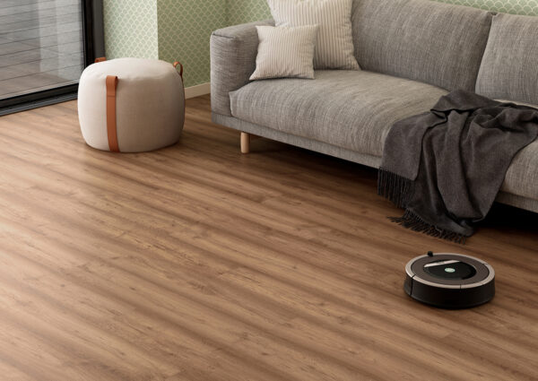 8mm Laminated Flooring Paramount Oak 1331mm x 194mm (2,07m2 Pack)