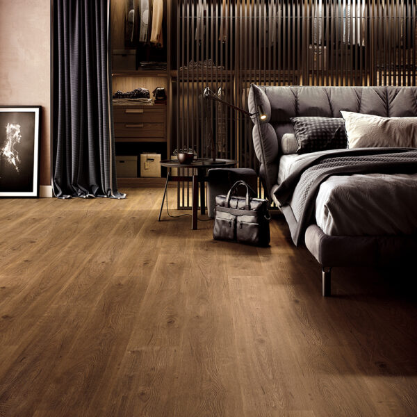 12mm Laminated Flooring Toasted Wexford Oak 1331mm x 194mm (1.55m2 Pack)