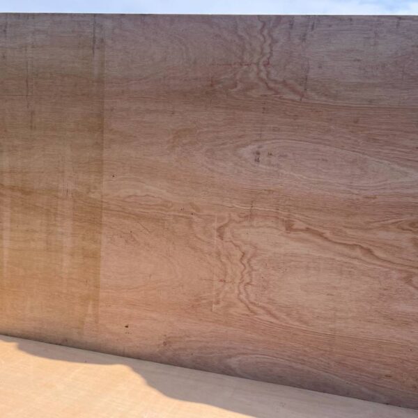 Damaged Stock 22mm Chinese Eucalyptus Face Poplar Core External Grade Plywood B/BB CE2+ 2440mm x 1220mm (8′ X 4′) FSC®