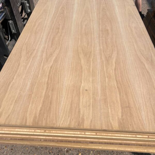 Damaged Stock 16mm Oak Veneered MDF 2 Sides Crown Cut A/B Grade 2440mm x 1220mm (8' x 4')