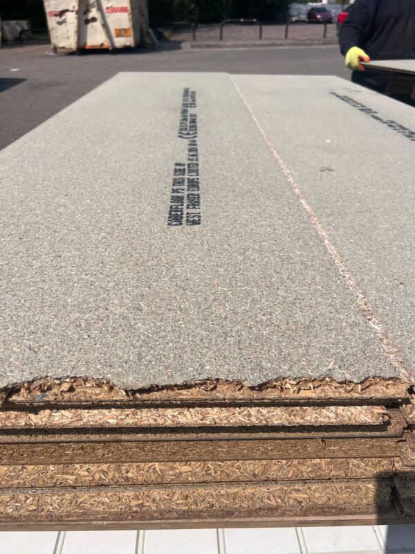 Damaged Stock 18mm Caberfloor P5 Tongue And Groove Moisture Resistant Chipboard Flooring TG4E 2400mm x 600mm (8' x 2') FSC®