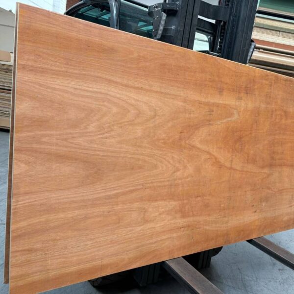 Damaged Stock 20mm Chinese Eucalyptus Face Poplar Core External Grade Plywood B/BB CE2+ 2440mm x 1220mm (8′ X 4′) FSC®