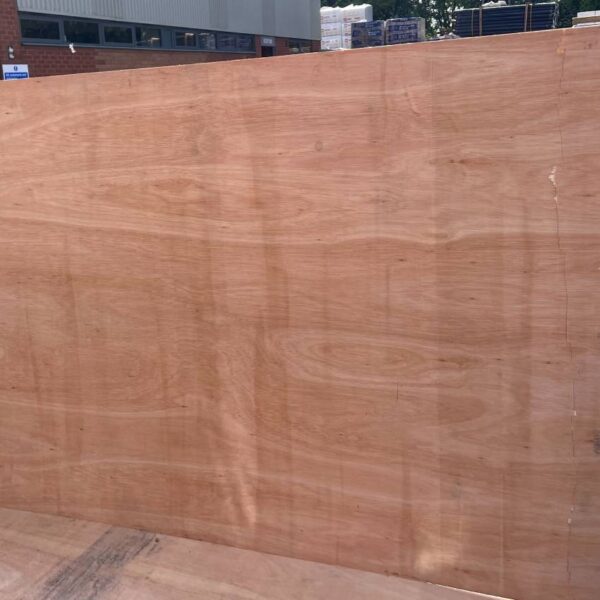 Damaged Stock 3.6mm Chinese Hardwood Face Eucalyptus Poplar Core External Grade Plywood B/BB CE2+ 3050mm x 1220mm (10' x 4')