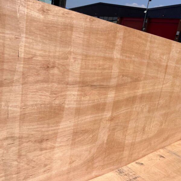 Damaged Stock 3.6mm Chinese Hardwood Face Eucalyptus Poplar Core External Grade Plywood B/BB CE2+ 3050mm x 1220mm (10' x 4')