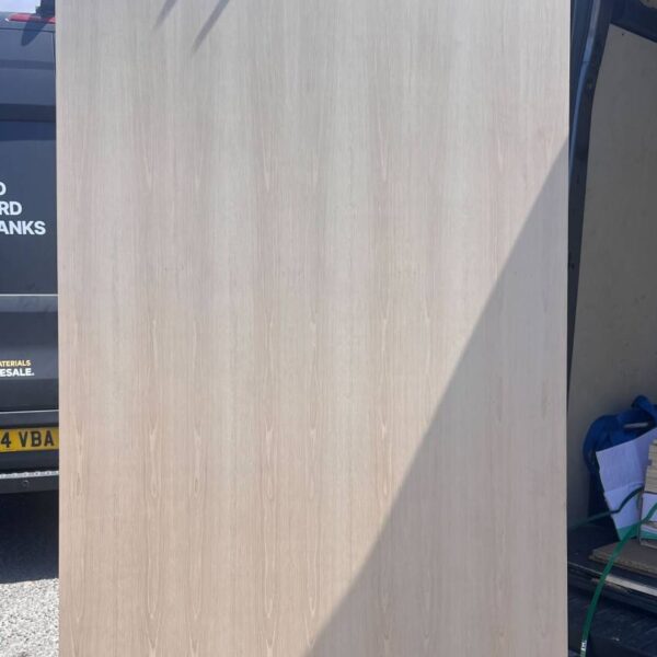 18mm Oak Veneered Poplar Plywood 2 Side Crown Cut A/CC 2440mm x 1220mm (8′ X 4′)