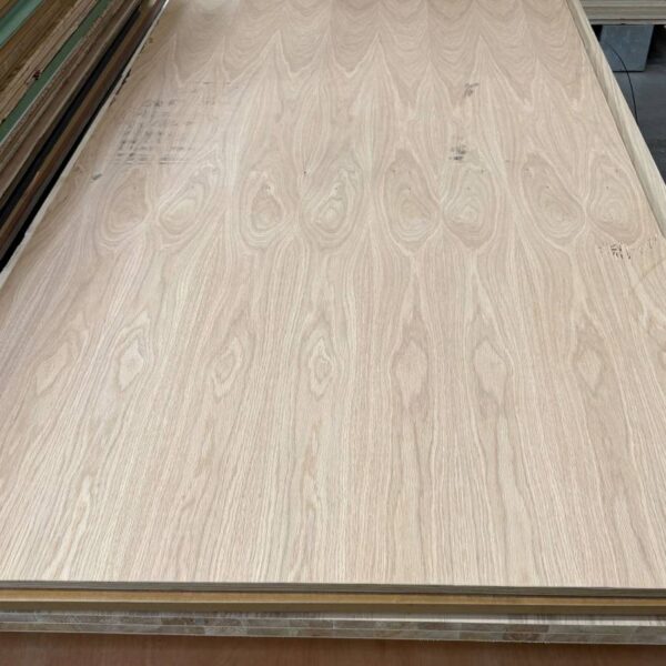 Damaged Stock 19mm Oak Veneered Birch Plywood 2 Sides Crown Cut A/B Grade 2440mm x 1220mm (8' x 4')