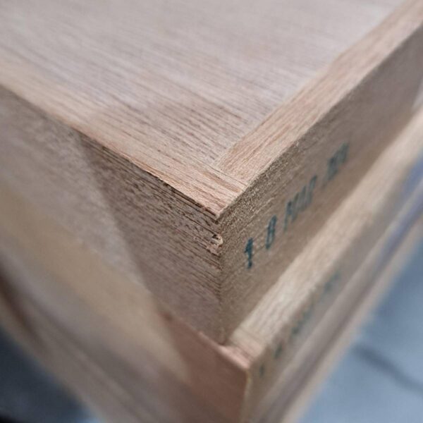 44mm Flamebreak FD30 Plywood Faced Lightweight Solid Door Blank Pre-Lipped 2040mm x 726mm (6.7′ x 2.4′)